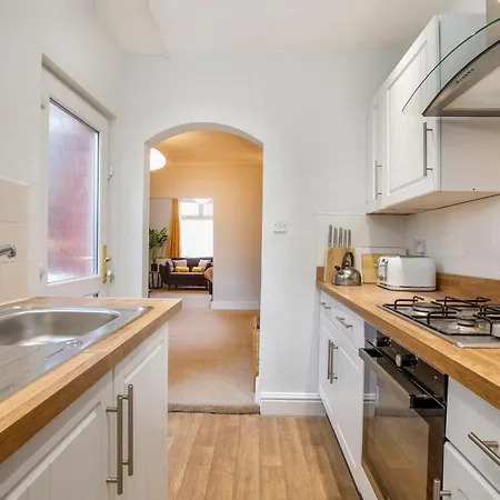 208 Salisbury Terrace * York