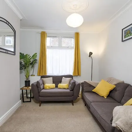 208 Salisbury Terrace