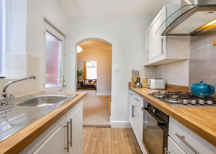 208 Salisbury Terrace * York